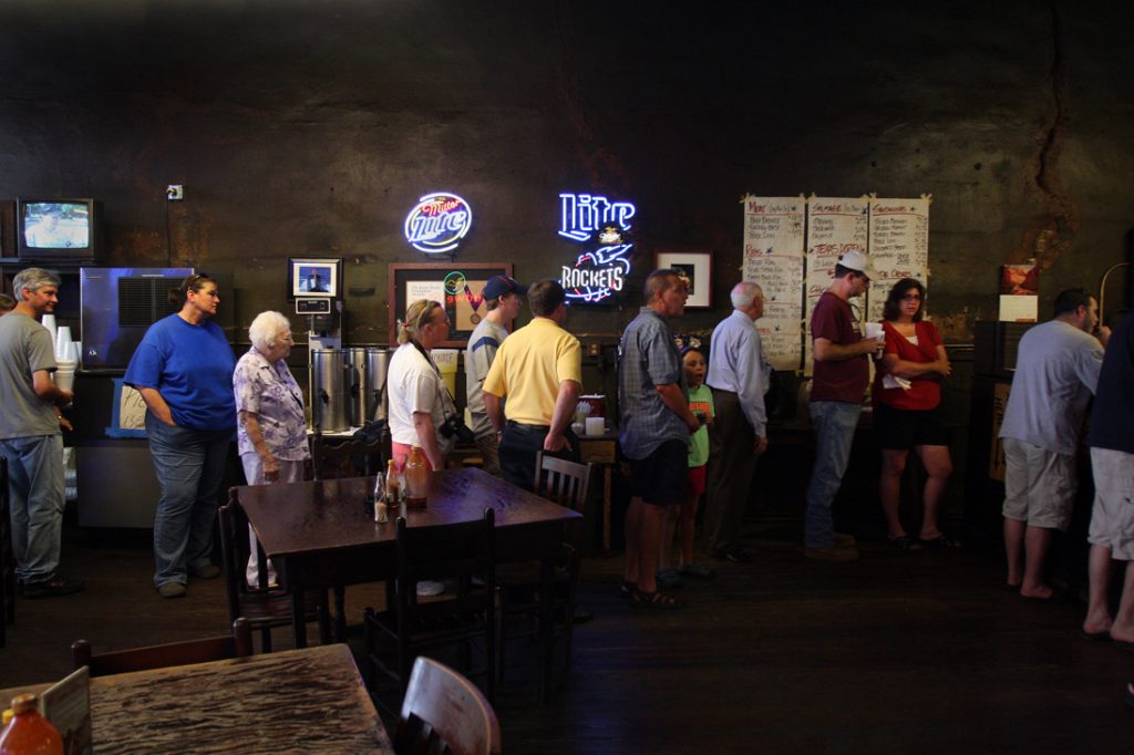 Photo of line at at Louie Mueller Barbecue.